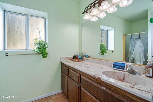 20539 E Avenue R, Palmdale, CA 93591