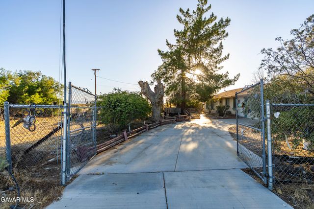 20539 E Avenue R, Palmdale, CA 93591