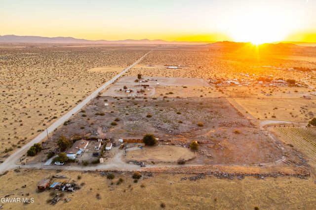 20539 E Avenue R, Palmdale, CA 93591