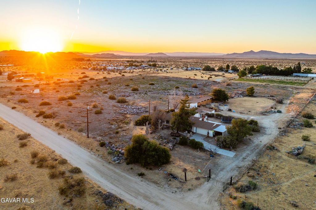 20539 E Avenue R, Palmdale, CA 93591