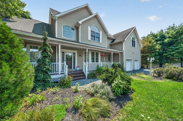 8 Angela Court, Hopewell Junction, NY 12533