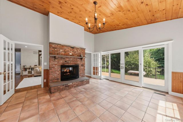 8 Angela Court, Hopewell Junction, NY 12533