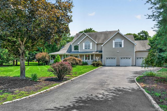 8 Angela Court, Hopewell Junction, NY 12533