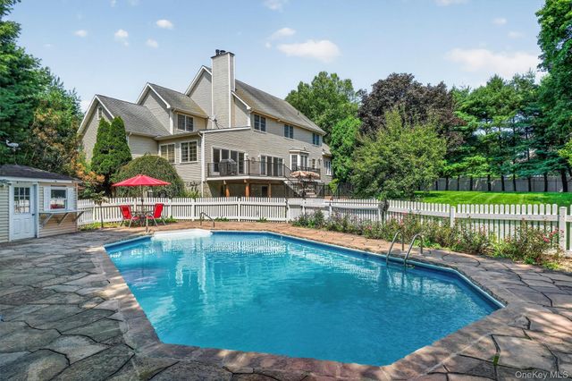 8 Angela Court, Hopewell Junction, NY 12533