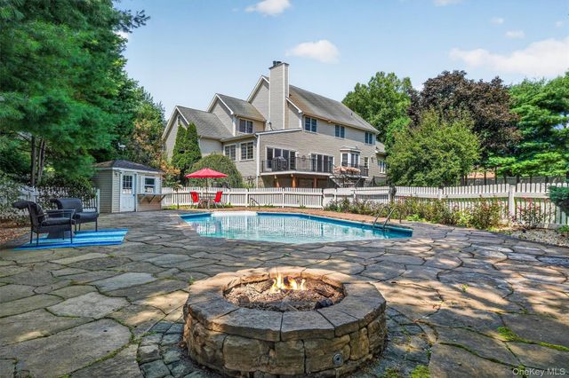 8 Angela Court, Hopewell Junction, NY 12533