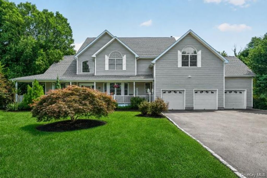 8 Angela Court, Hopewell Junction, NY 12533
