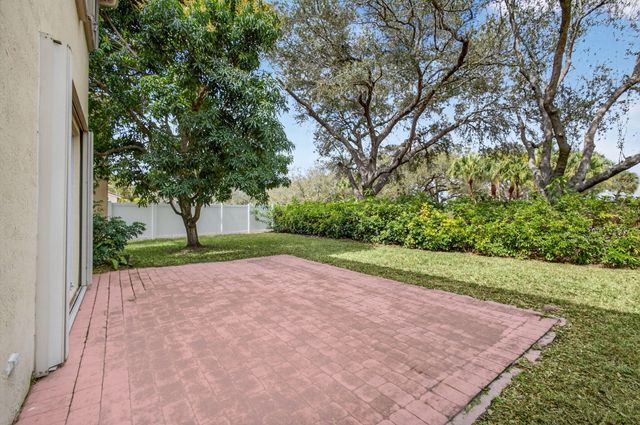 5002 Victoria Circle, West Palm Beach, FL 33409