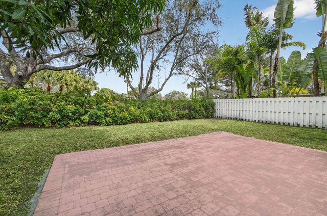 5002 Victoria Circle, West Palm Beach, FL 33409