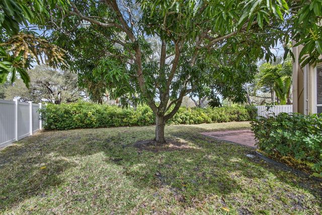 5002 Victoria Circle, West Palm Beach, FL 33409