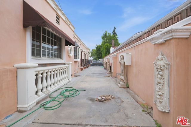 621 Westbourne Drive, West Hollywood, CA 90069
