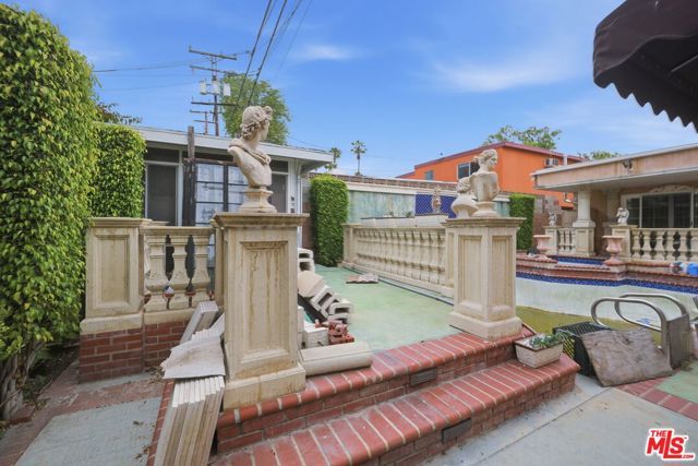 621 Westbourne Drive, West Hollywood, CA 90069