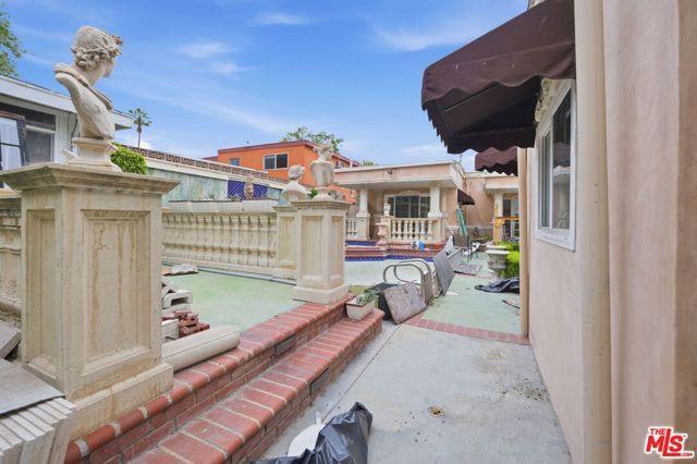 621 Westbourne Drive, West Hollywood, CA 90069
