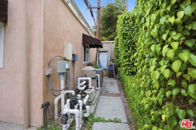 621 Westbourne Drive, West Hollywood, CA 90069