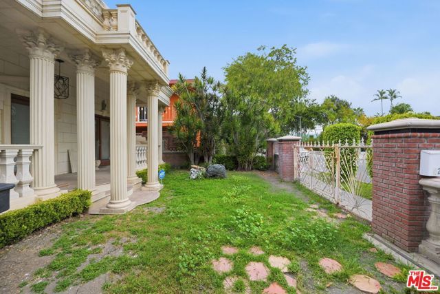 621 Westbourne Drive, West Hollywood, CA 90069