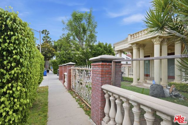 621 Westbourne Drive, West Hollywood, CA 90069