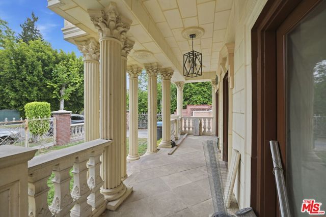 621 Westbourne Drive, West Hollywood, CA 90069