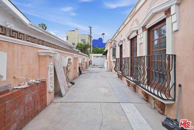 621 Westbourne Drive, West Hollywood, CA 90069