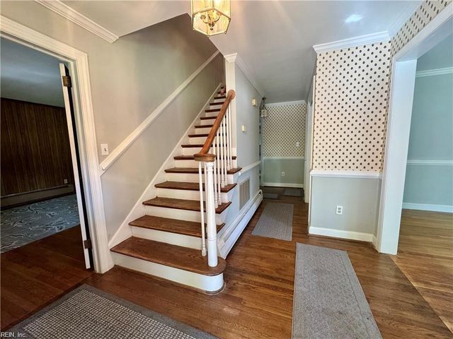 218 Crittenden LN, Newport News, VA 23606