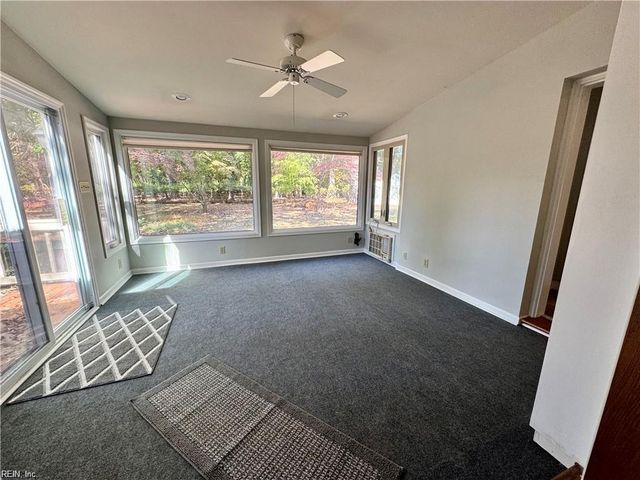 218 Crittenden LN, Newport News, VA 23606
