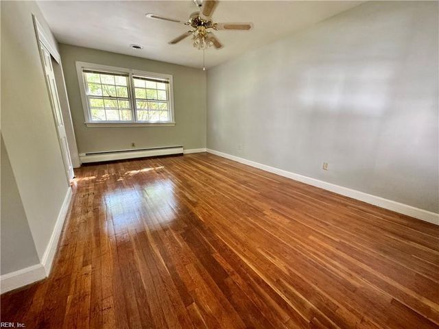 218 Crittenden LN, Newport News, VA 23606