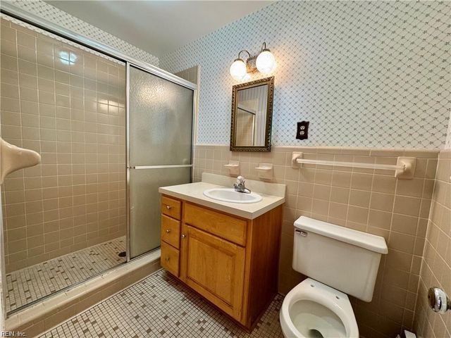 218 Crittenden LN, Newport News, VA 23606