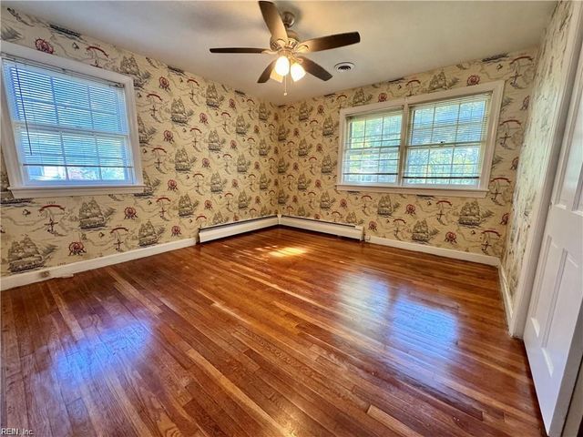 218 Crittenden LN, Newport News, VA 23606