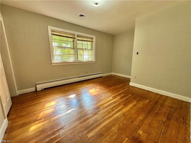 218 Crittenden LN, Newport News, VA 23606