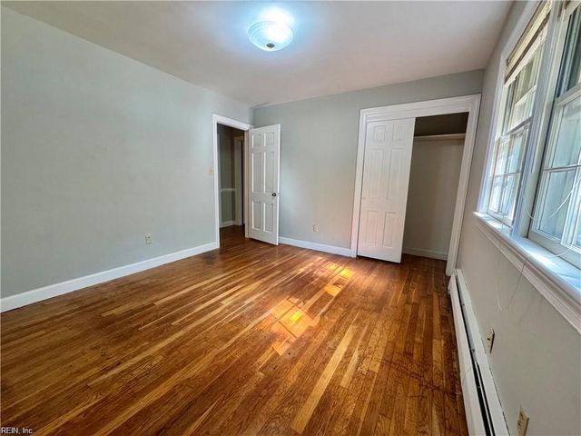 218 Crittenden LN, Newport News, VA 23606