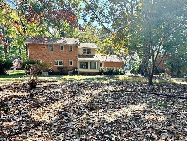 218 Crittenden LN, Newport News, VA 23606