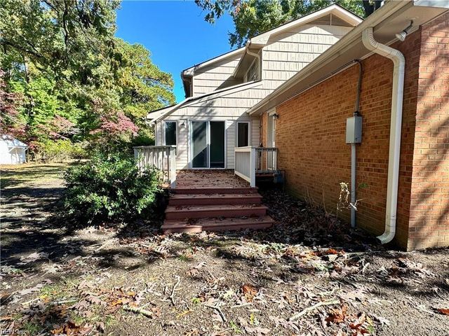 218 Crittenden LN, Newport News, VA 23606