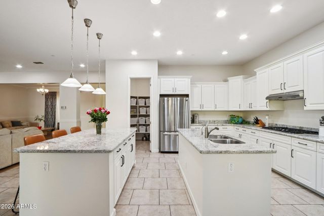 866 E LOWELL Avenue, Gilbert, AZ 85295