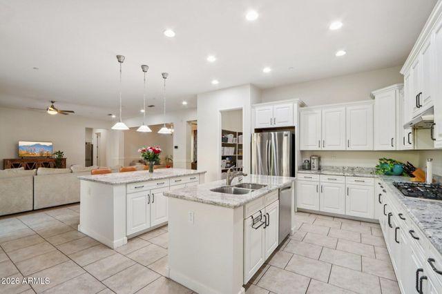 866 E LOWELL Avenue, Gilbert, AZ 85295