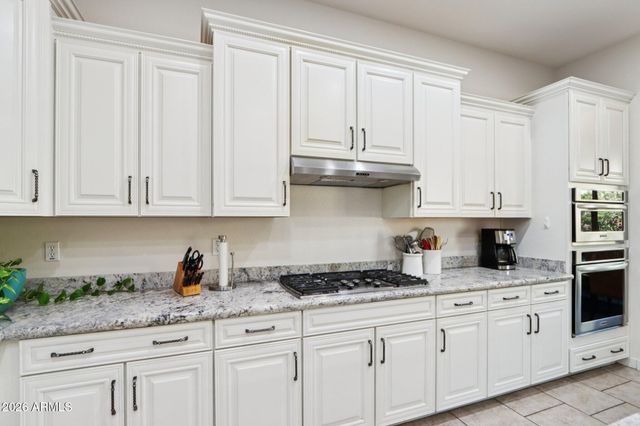 866 E LOWELL Avenue, Gilbert, AZ 85295