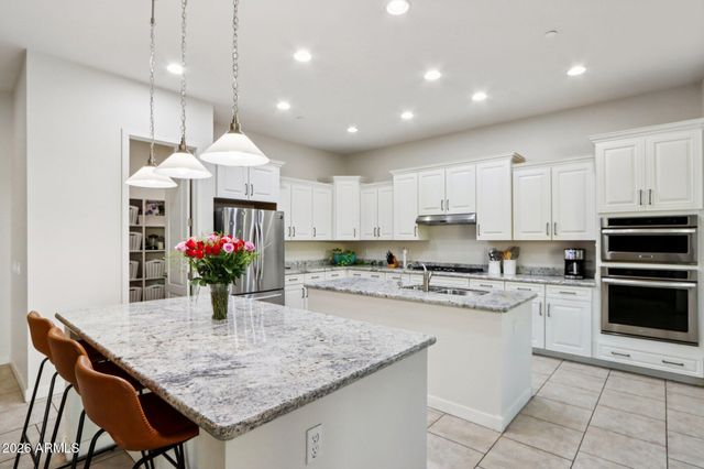 866 E LOWELL Avenue, Gilbert, AZ 85295