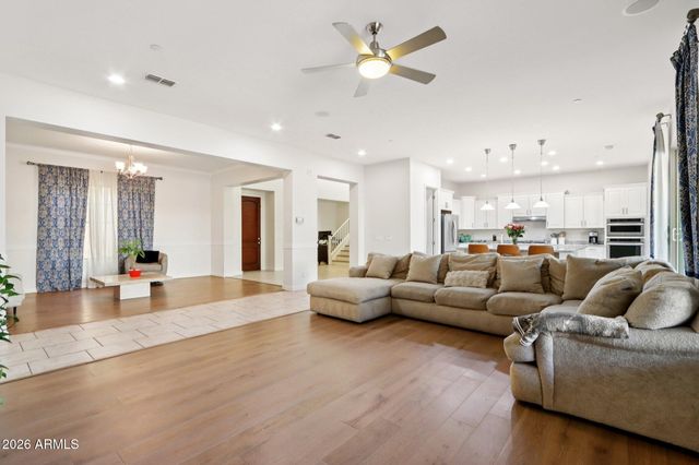 866 E LOWELL Avenue, Gilbert, AZ 85295