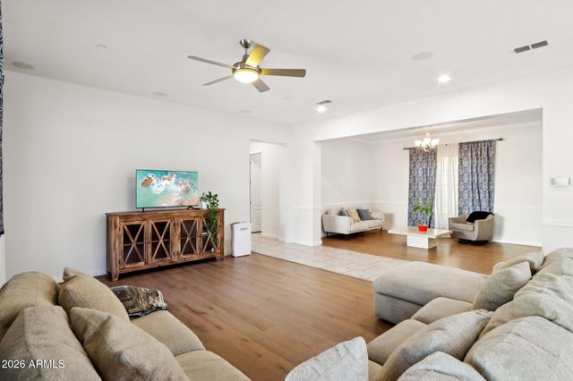 866 E LOWELL Avenue, Gilbert, AZ 85295