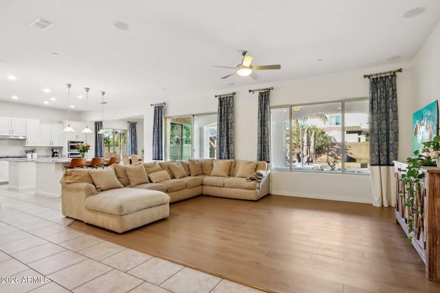 866 E LOWELL Avenue, Gilbert, AZ 85295