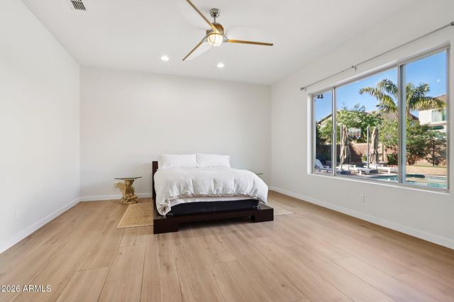 866 E LOWELL Avenue, Gilbert, AZ 85295