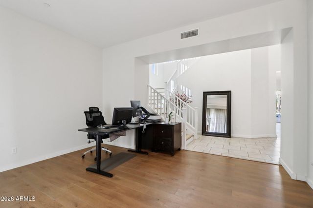 866 E LOWELL Avenue, Gilbert, AZ 85295