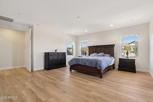 866 E LOWELL Avenue, Gilbert, AZ 85295