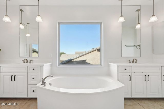 866 E LOWELL Avenue, Gilbert, AZ 85295