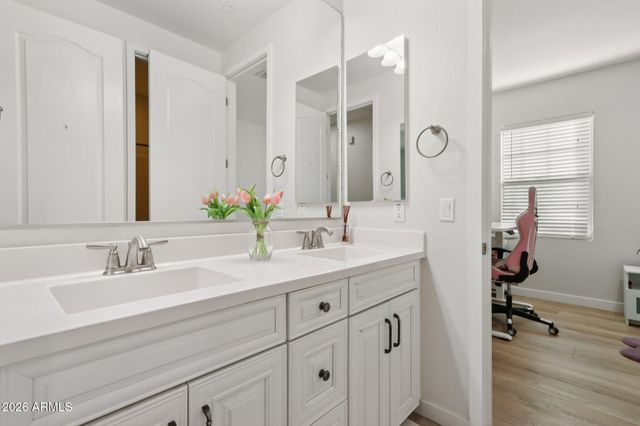 866 E LOWELL Avenue, Gilbert, AZ 85295