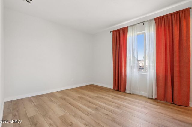 866 E LOWELL Avenue, Gilbert, AZ 85295