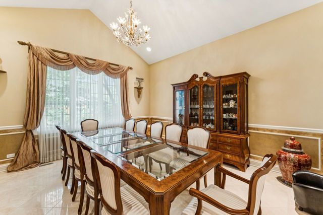 1745 Sundrop Circle, Highland Park, IL 60035