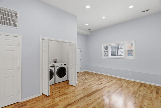 5256 S Carpenter Street, Chicago, IL 60609