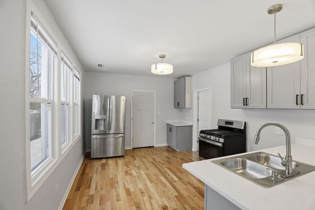 5256 S Carpenter Street, Chicago, IL 60609