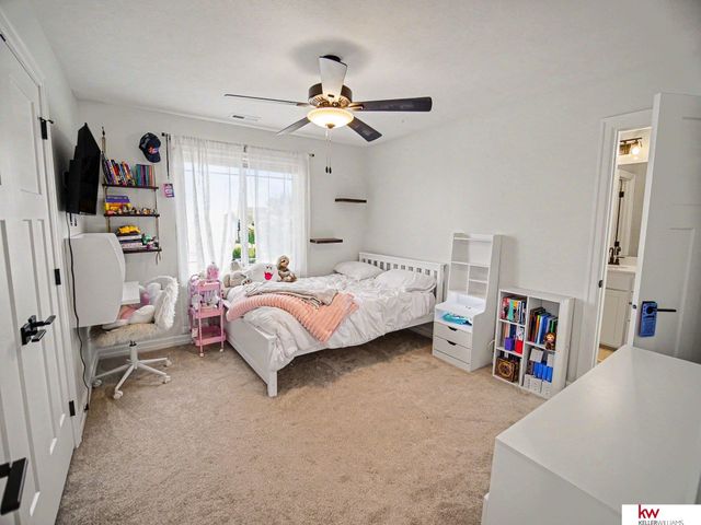 925 Elm Circle, Springfield, NE 68059
