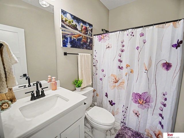925 Elm Circle, Springfield, NE 68059