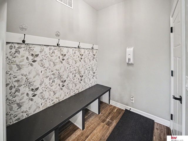 925 Elm Circle, Springfield, NE 68059