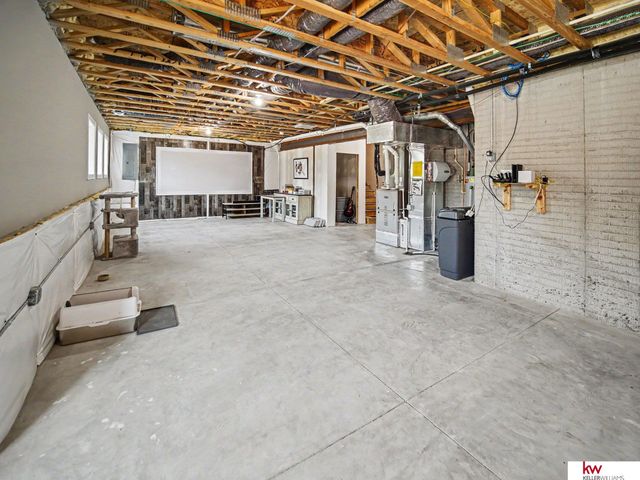 925 Elm Circle, Springfield, NE 68059